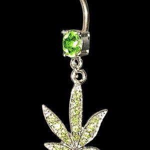 Sparkling Green Leaf Ring